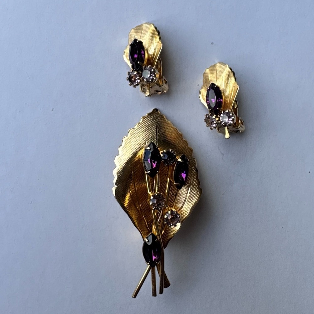 Set Vintage Fall Tones Leaf Spray Pin and earrings with purple  Rhinestones